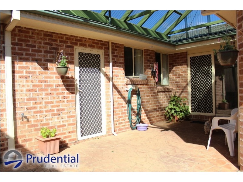 77 Donalbain Cct, Rosemeadow NSW 2560