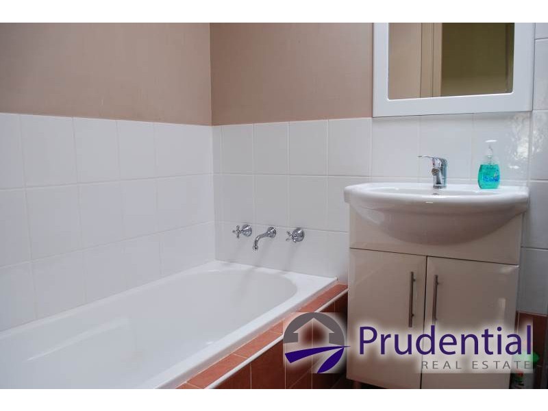 12 Evergreen Avenue, Bradbury NSW 2560