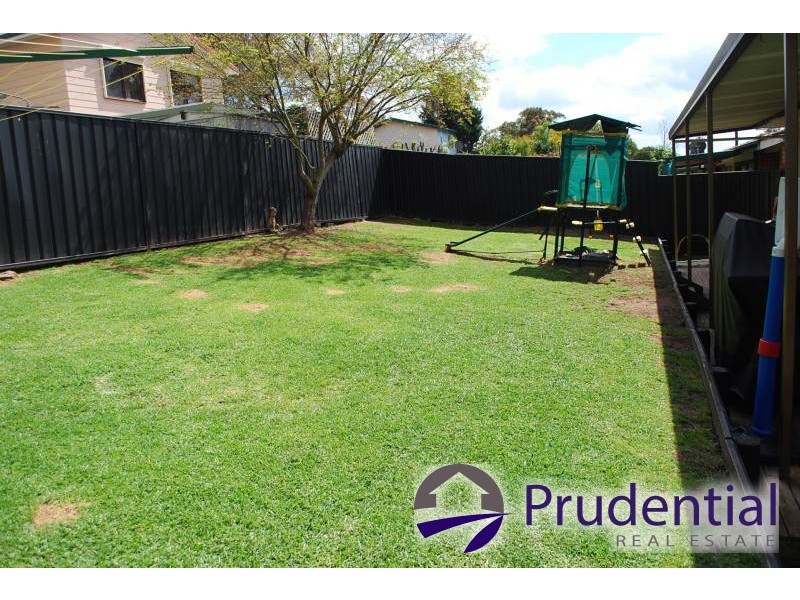 12 Evergreen Avenue, Bradbury NSW 2560