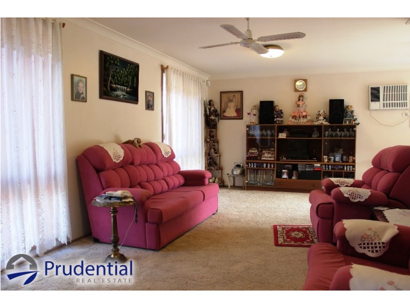 2/34 Westmoreland Road, Minto NSW 2566