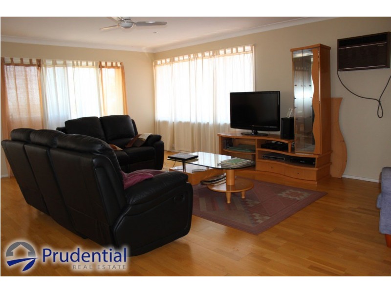 98 Hoddle Avenue, Campbelltown NSW 2560