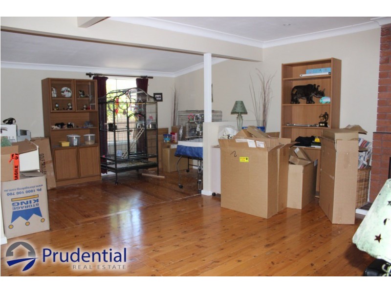 98 Hoddle Avenue, Campbelltown NSW 2560