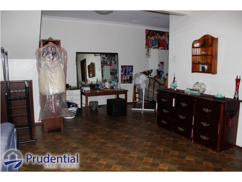 98 Hoddle Avenue, Campbelltown NSW 2560