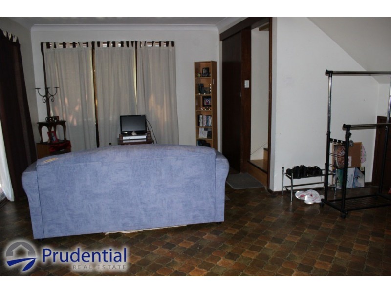 98 Hoddle Avenue, Campbelltown NSW 2560