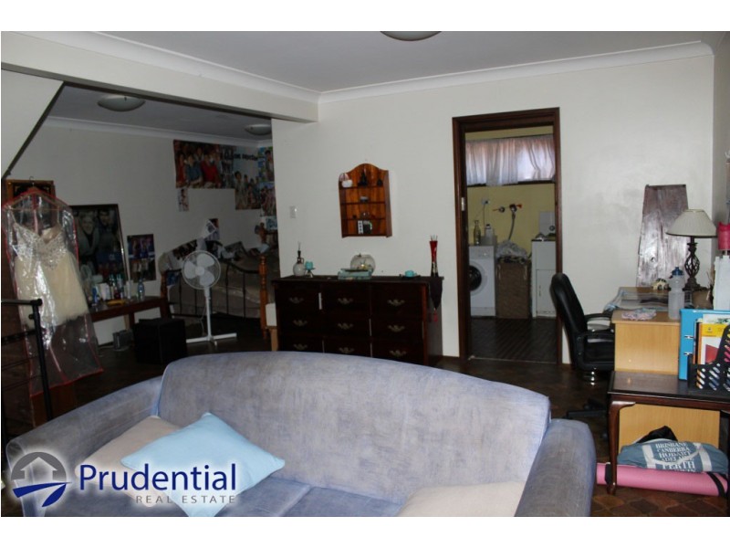 98 Hoddle Avenue, Campbelltown NSW 2560