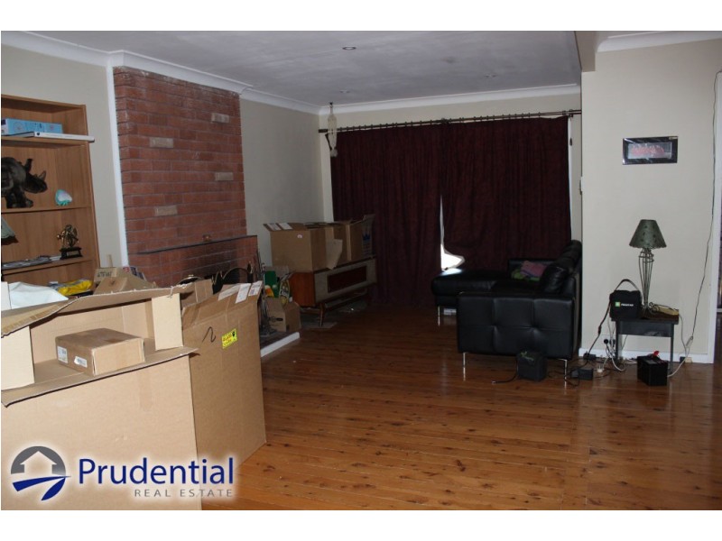 98 Hoddle Avenue, Campbelltown NSW 2560