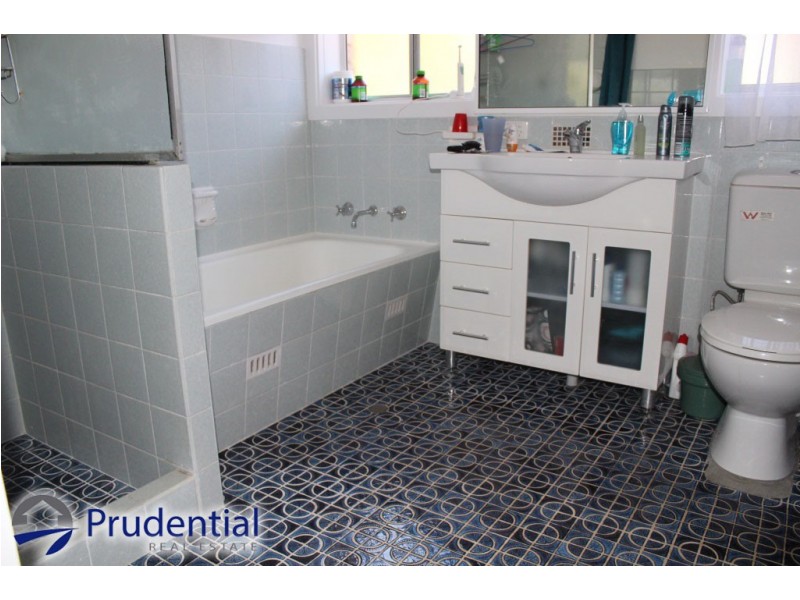 98 Hoddle Avenue, Campbelltown NSW 2560