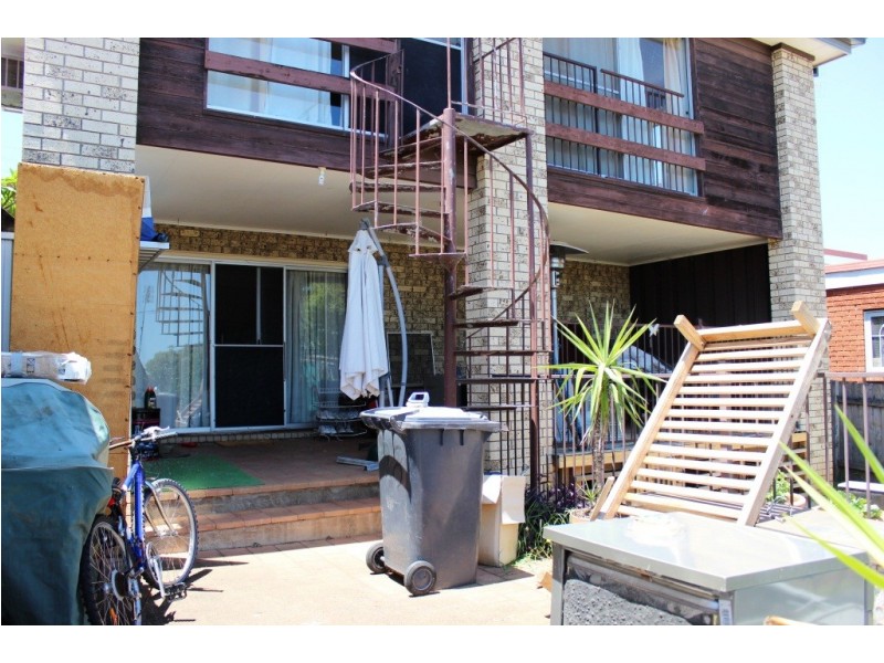 98 Hoddle Avenue, Campbelltown NSW 2560