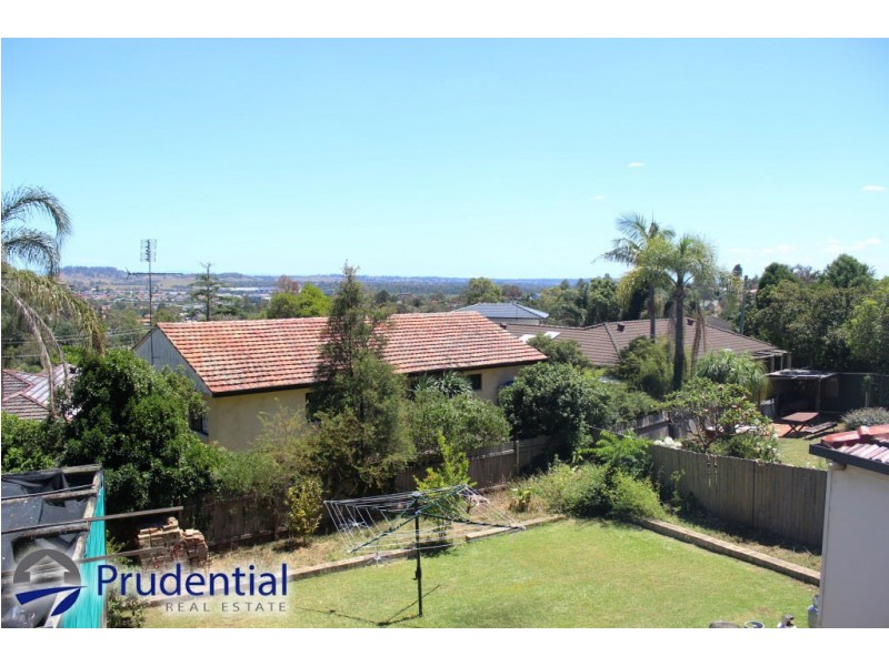 98 Hoddle Avenue, Campbelltown NSW 2560