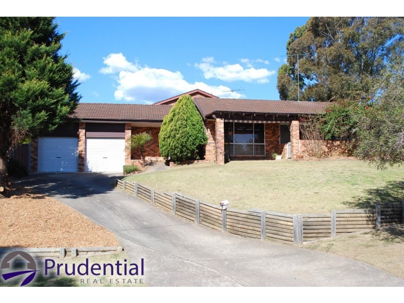1 Yarra Close, Kearns NSW 2558