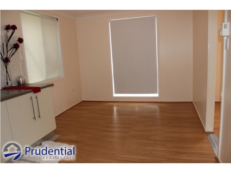 8 Gaspard Place, Ambarvale NSW 2560