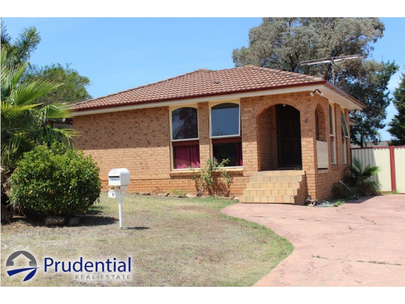 8 Emilia Close, Rosemeadow NSW 2560