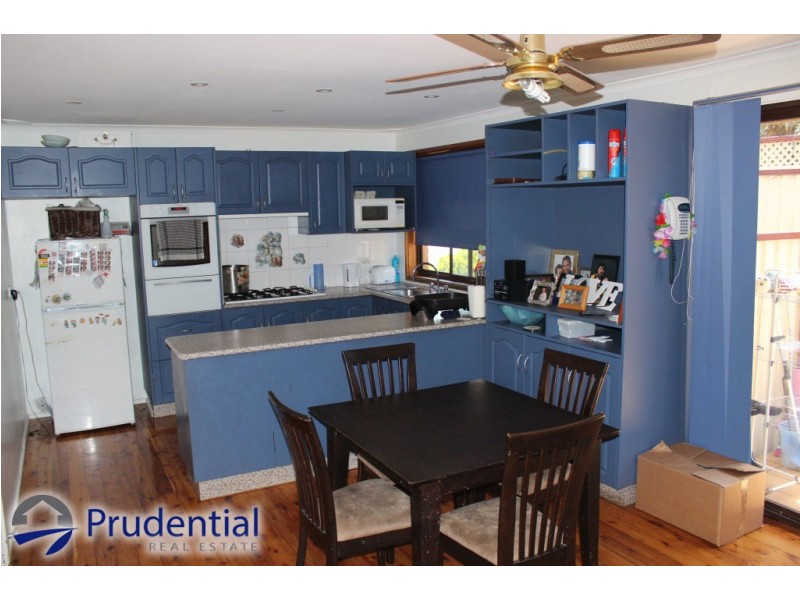 8 Emilia Close, Rosemeadow NSW 2560