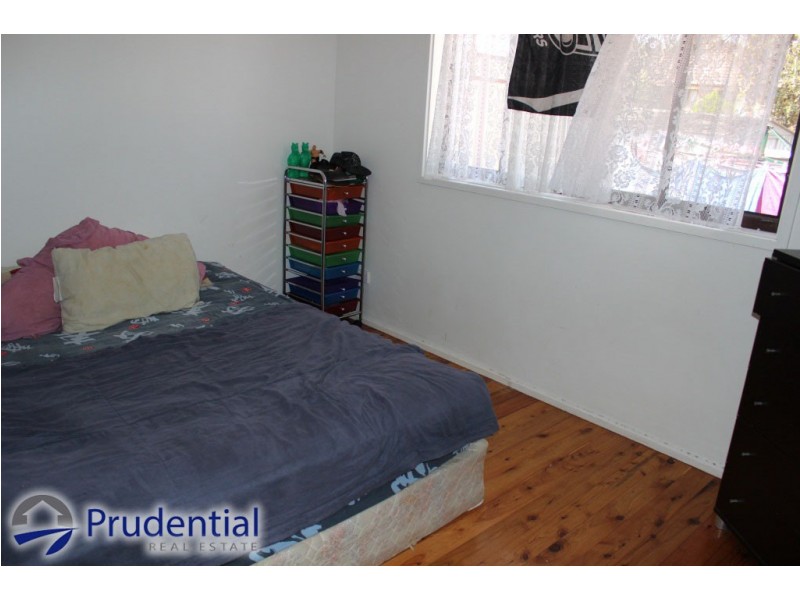 8 Emilia Close, Rosemeadow NSW 2560