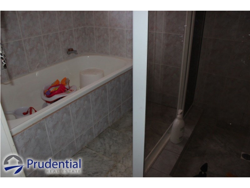 8 Emilia Close, Rosemeadow NSW 2560