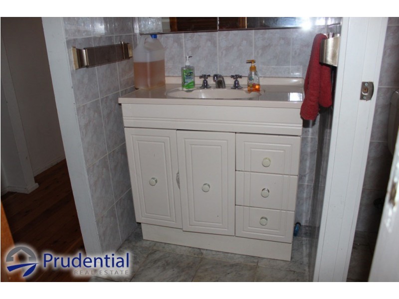 8 Emilia Close, Rosemeadow NSW 2560