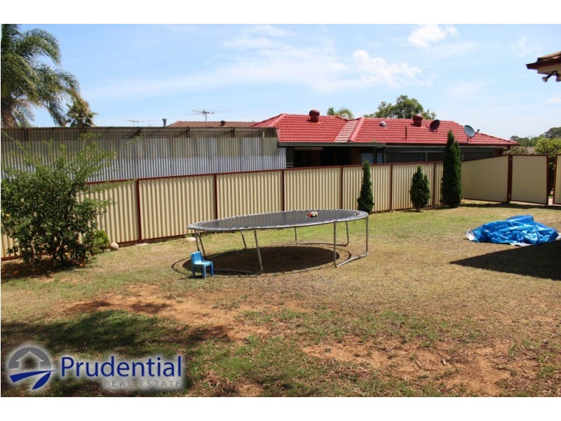 8 Emilia Close, Rosemeadow NSW 2560