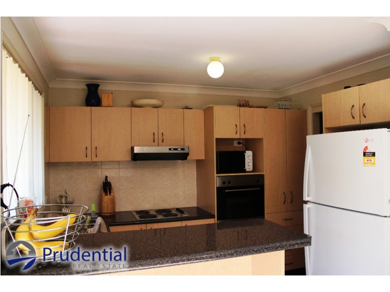 28B Fullerton Cct, St Helens Park NSW 2560