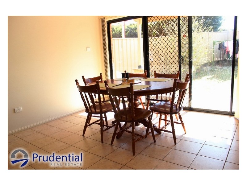 28B Fullerton Cct, St Helens Park NSW 2560
