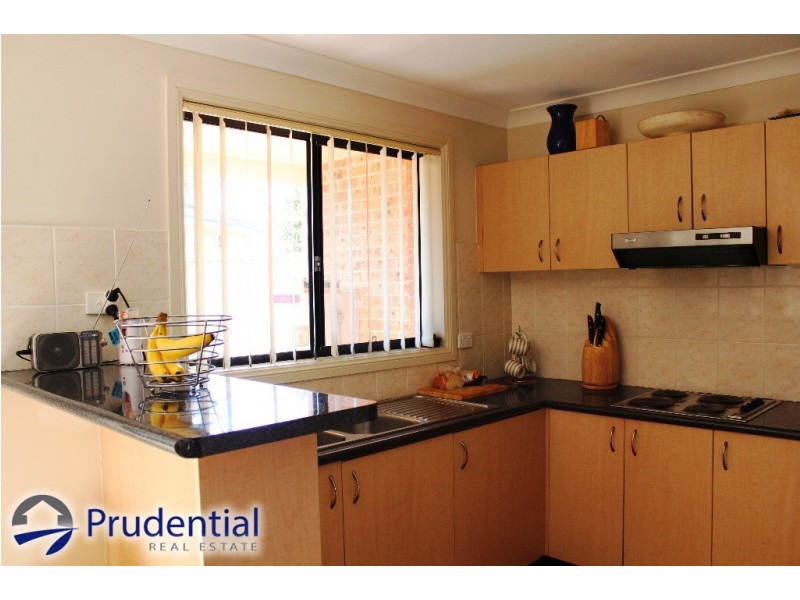 28B Fullerton Cct, St Helens Park NSW 2560