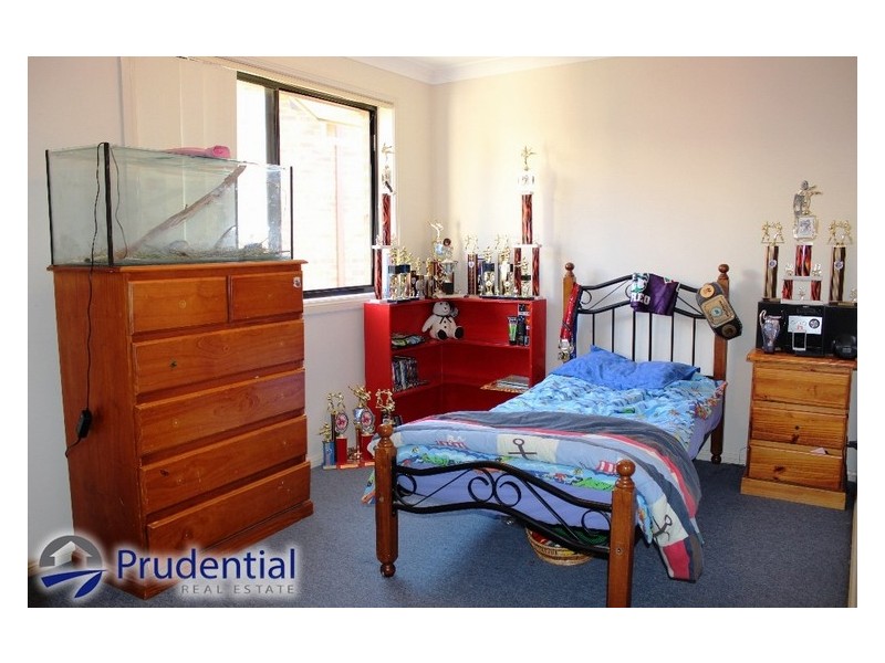 28B Fullerton Cct, St Helens Park NSW 2560