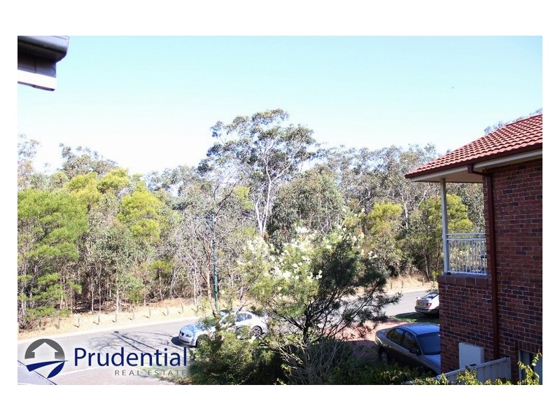 28B Fullerton Cct, St Helens Park NSW 2560