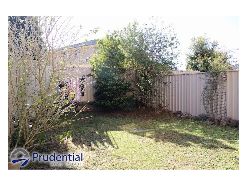 28B Fullerton Cct, St Helens Park NSW 2560
