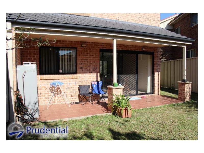 28B Fullerton Cct, St Helens Park NSW 2560