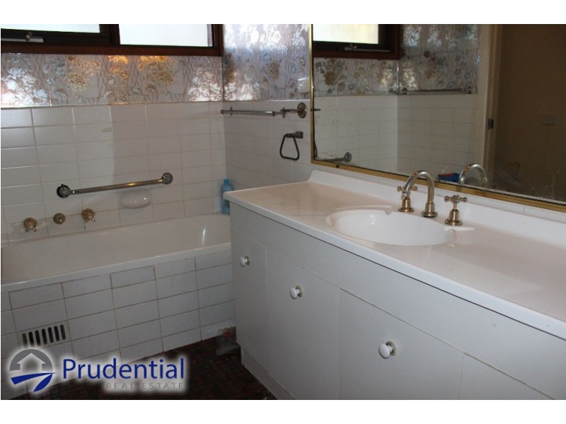 264 The Parkway, Bradbury NSW 2560