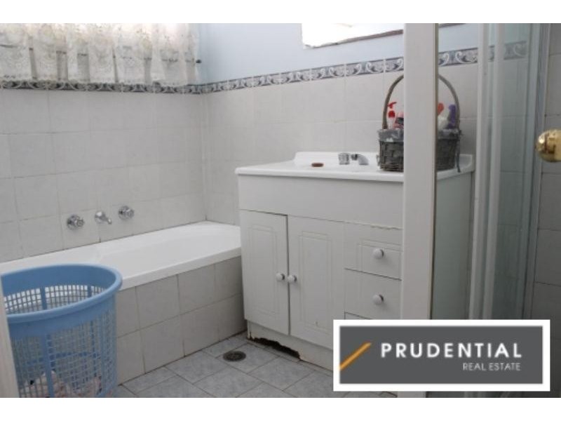 30 Woodhouse Drive, Ambarvale NSW 2560