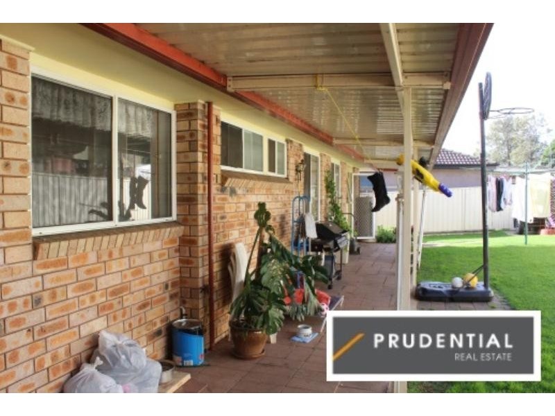 30 Woodhouse Drive, Ambarvale NSW 2560