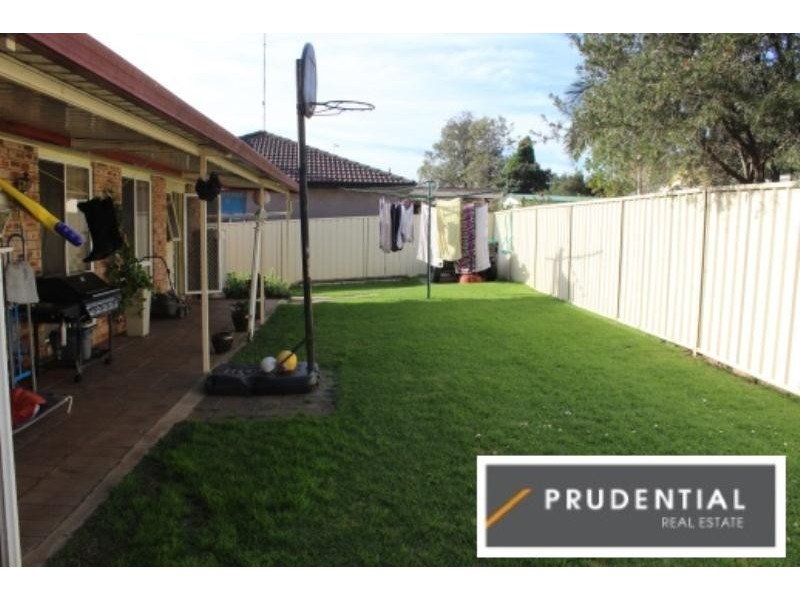 30 Woodhouse Drive, Ambarvale NSW 2560