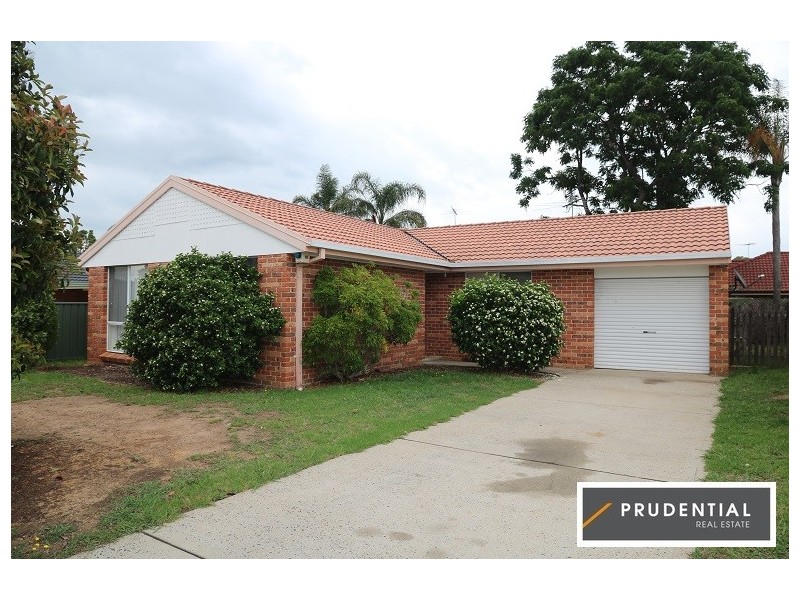 27 Crommelin Crescent, St Helens Park NSW 2560