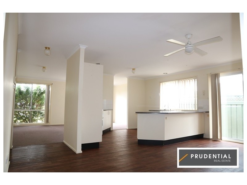 27 Crommelin Crescent, St Helens Park NSW 2560