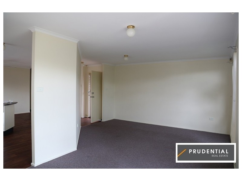 27 Crommelin Crescent, St Helens Park NSW 2560