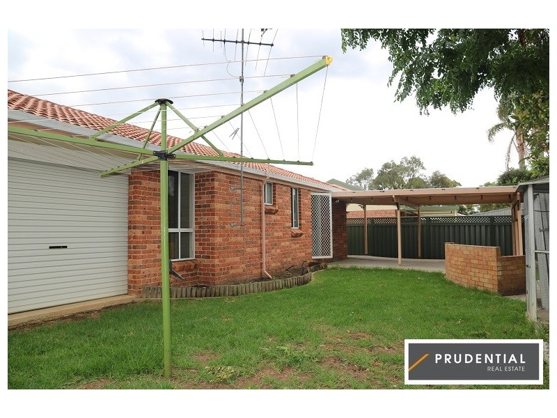 27 Crommelin Crescent, St Helens Park NSW 2560