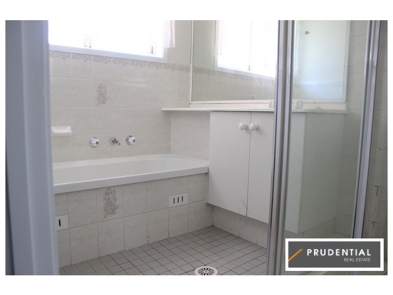 27 Alyan Place, St Helens Park NSW 2560