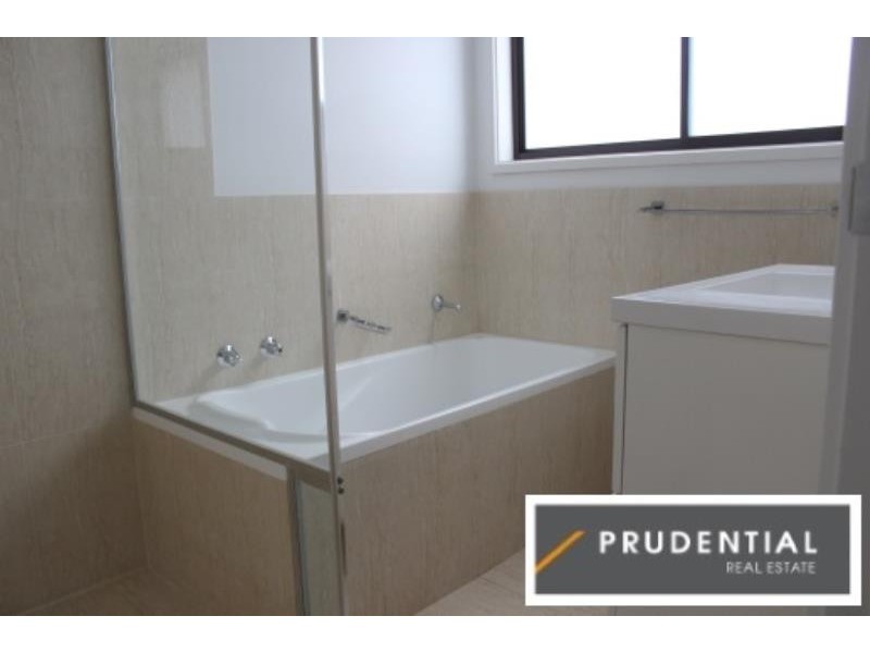 2 Coleville Place, Rosemeadow NSW 2560