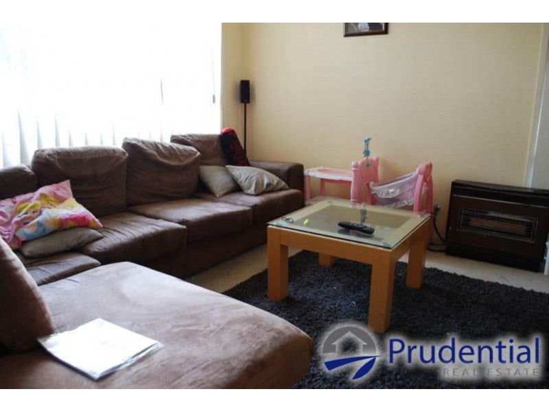 18 Oswald Crescent, Rosemeadow NSW 2560