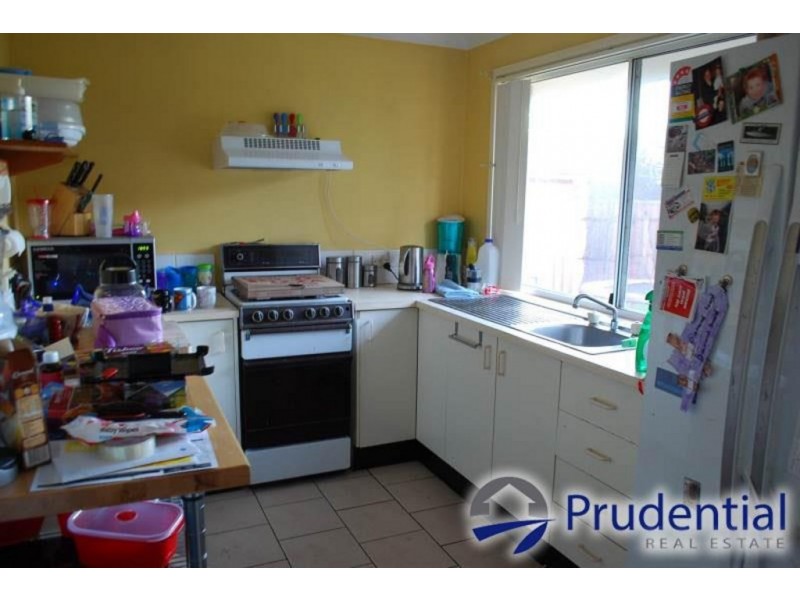 18 Oswald Crescent, Rosemeadow NSW 2560