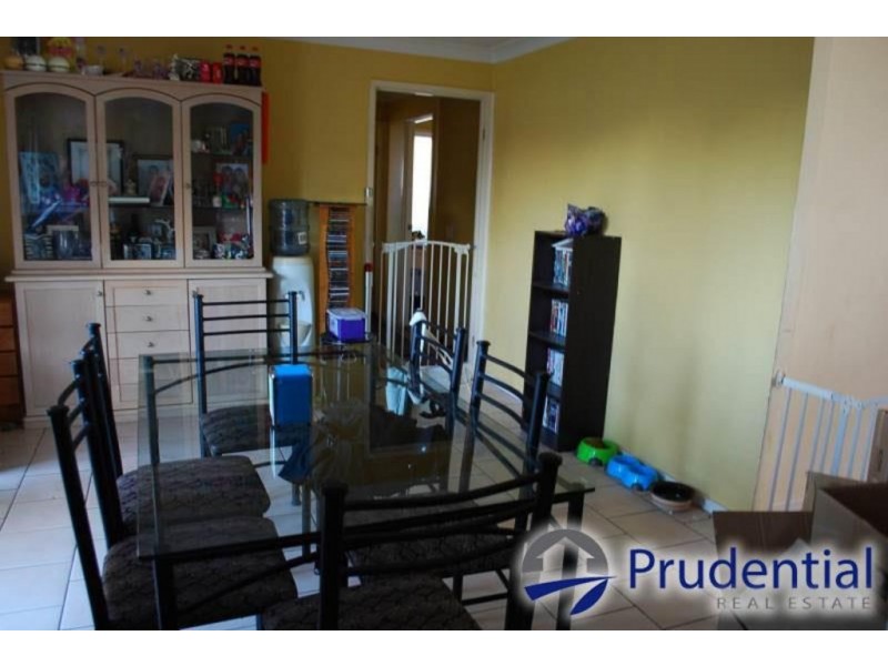 18 Oswald Crescent, Rosemeadow NSW 2560