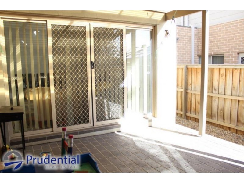 8 Gilchrist Drive, Campbelltown NSW 2560