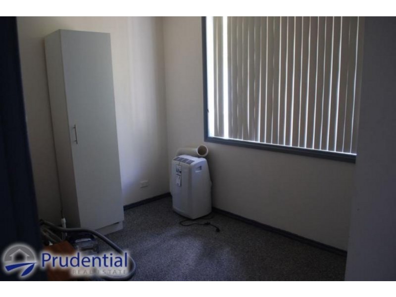 1/74 Bradbury Avenue, Campbelltown NSW 2560