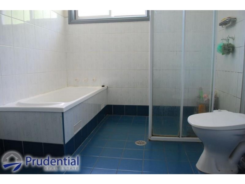 1/74 Bradbury Avenue, Campbelltown NSW 2560