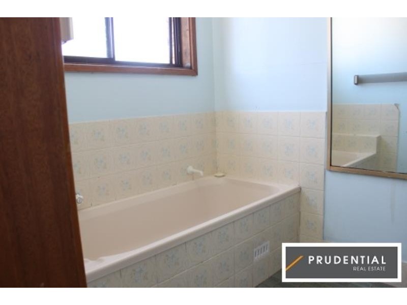 10 Horatio Street, Rosemeadow NSW 2560