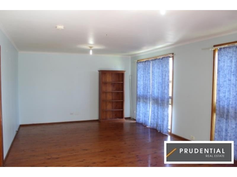 10 Horatio Street, Rosemeadow NSW 2560