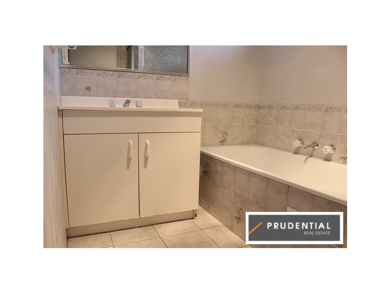 23 Saltpetre Cl, Eagle Vale NSW 2558