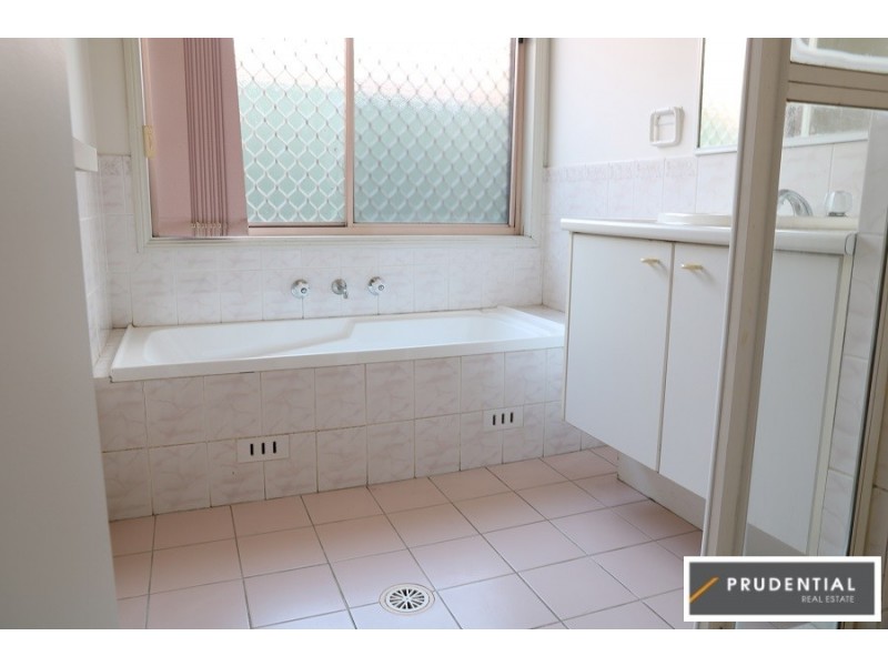 27 Parkholme Circuit, Englorie Park NSW 2560