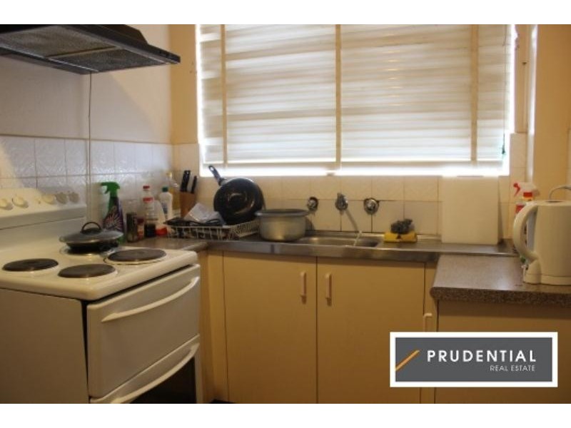 2/28 Moore Street, Campbelltown NSW 2560