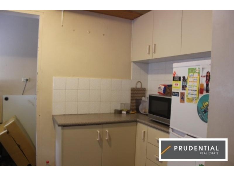 2/28 Moore Street, Campbelltown NSW 2560